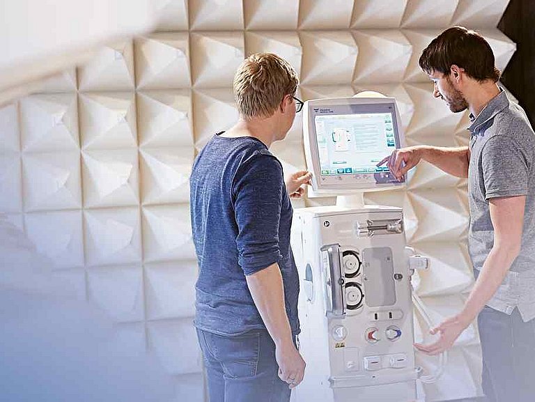 Fresenius Medical Care Technologiezentrum Schweinfurt an einer Dialysemaschine 6008